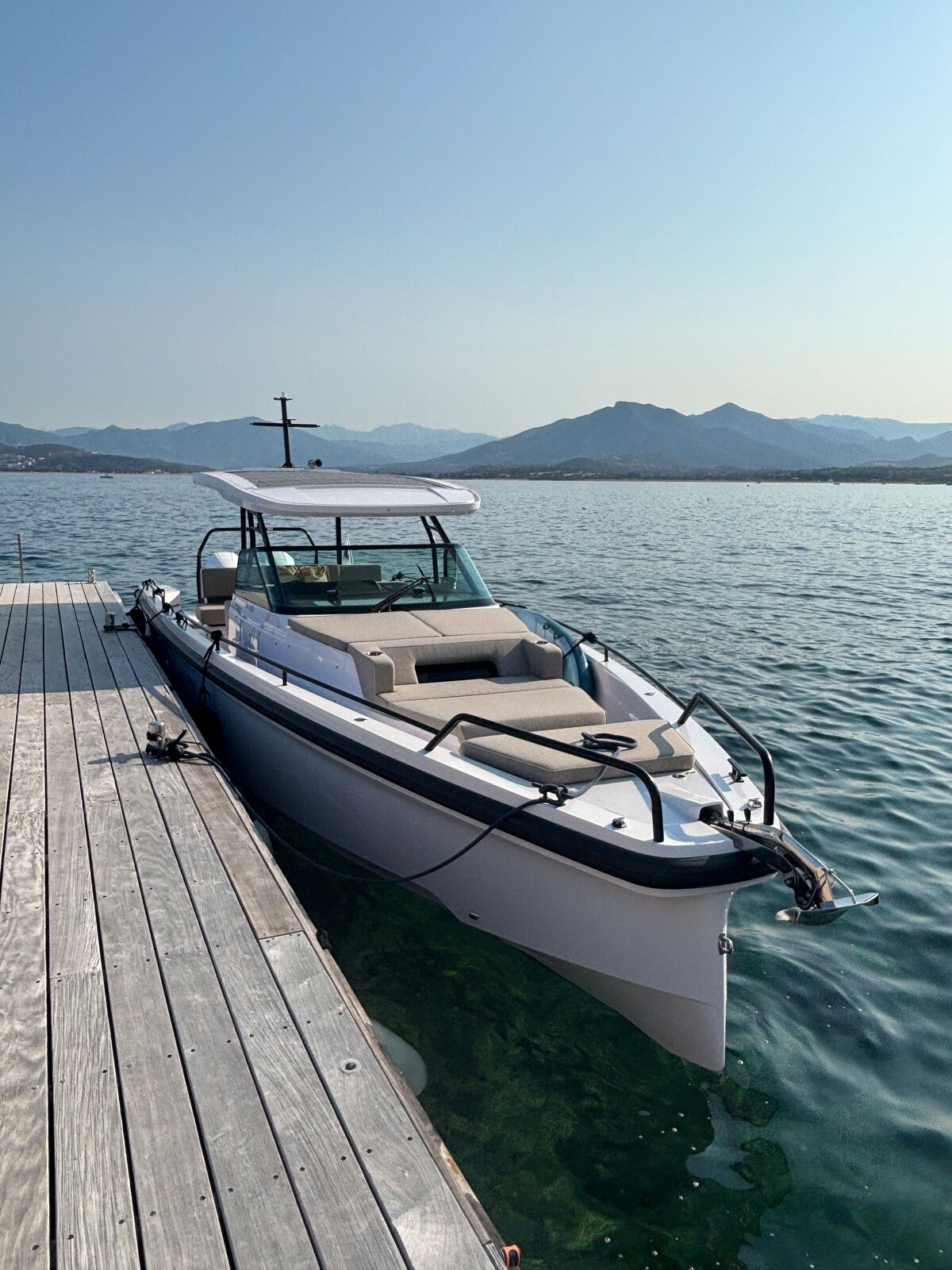 Axopar 37 photo slide 2