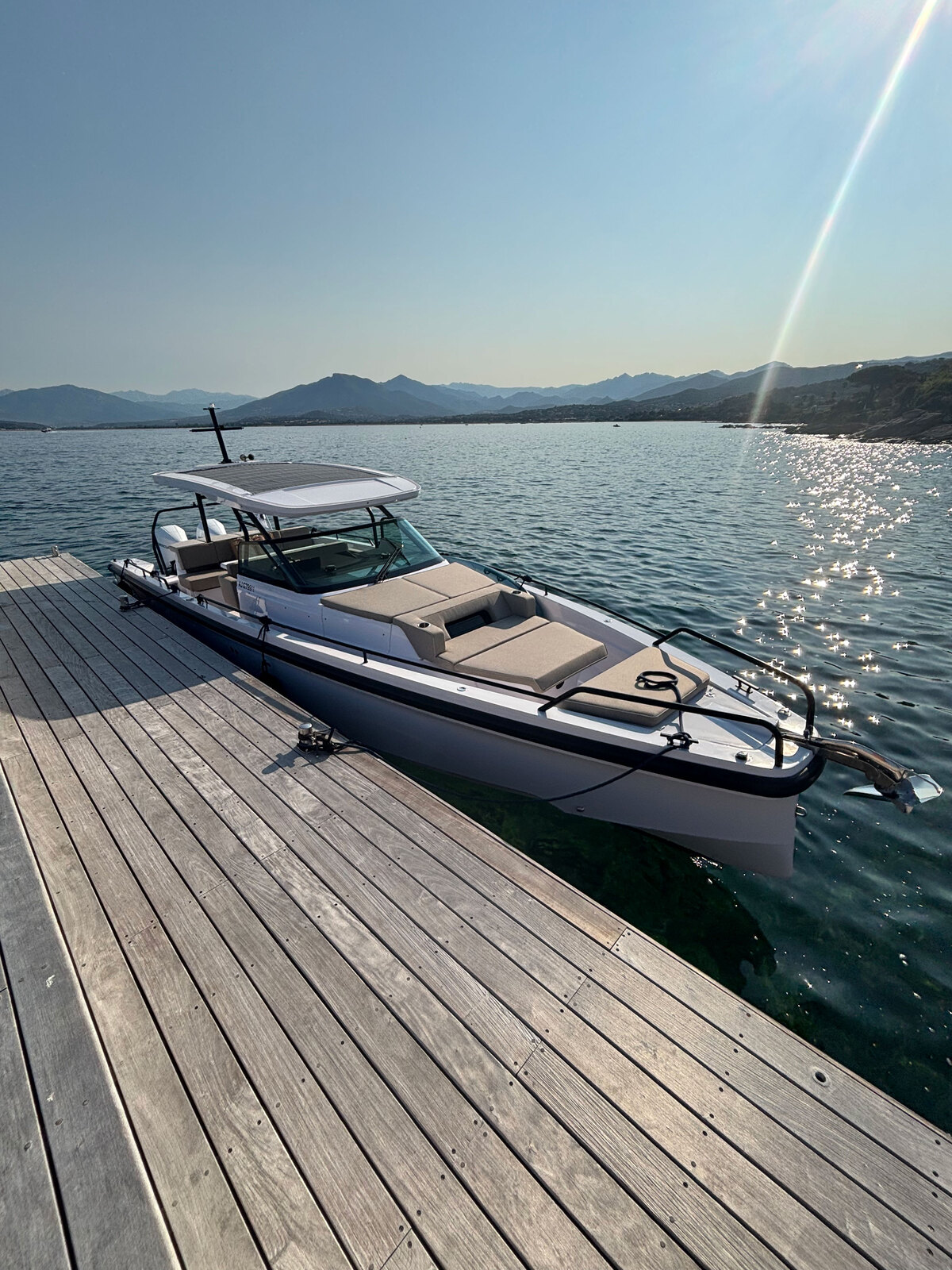 Axopar 37 photo slide 3